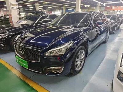 Infiniti Q70