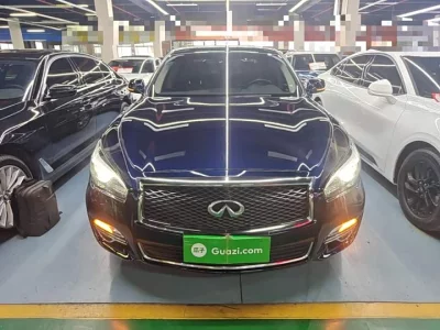 Infiniti Q70