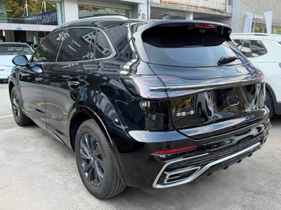 Hongqi HS5