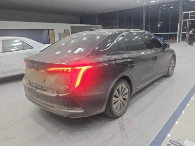 Hongqi E-QM5