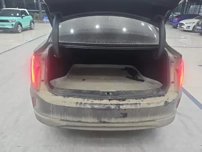 Hongqi E-QM5