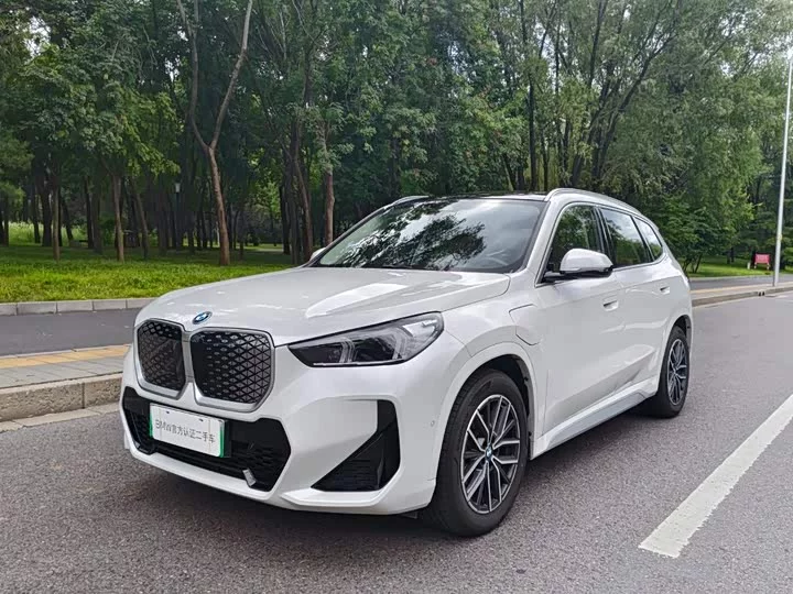 BMW iX1