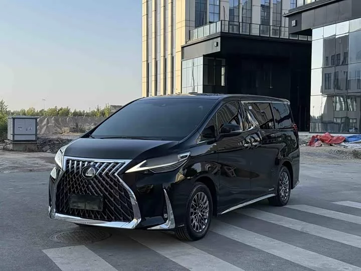 Lexus LM