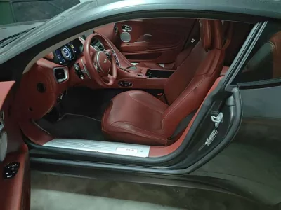 Aston Martin DB11
