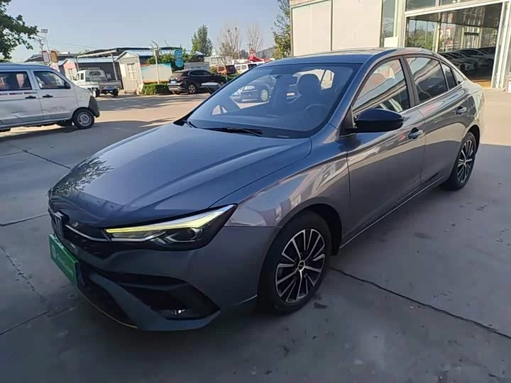 Roewe i5