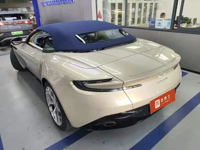 Aston Martin DB11