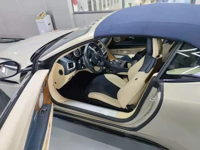 Aston Martin DB11