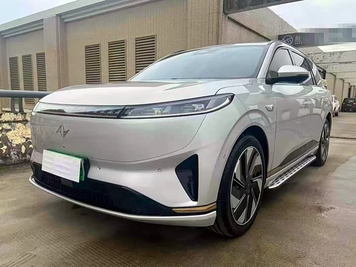 Dongfeng eπ008