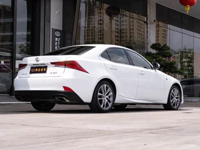 Lexus IS