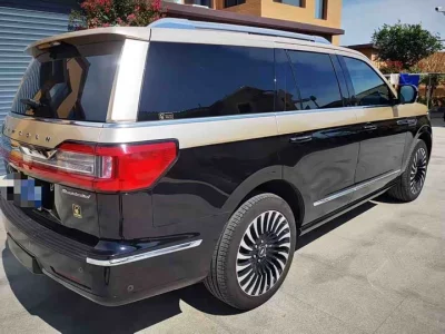 Lincoln Navigator