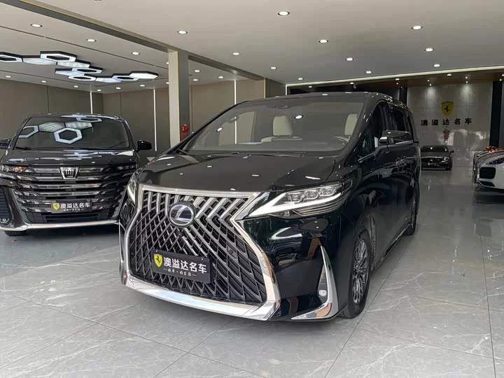 Lexus LM