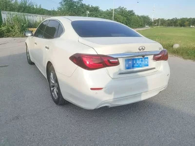 Infiniti Q70