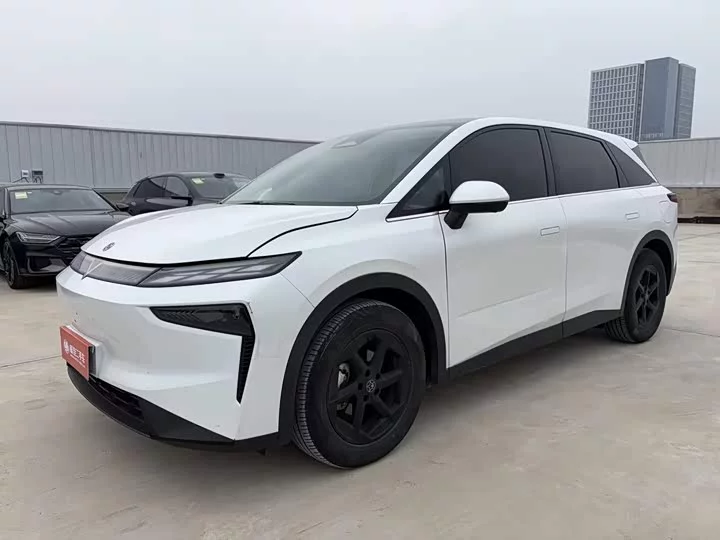 Venucia VX6