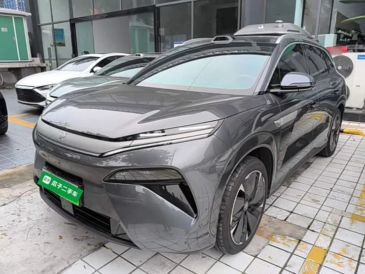 BYD Tang L