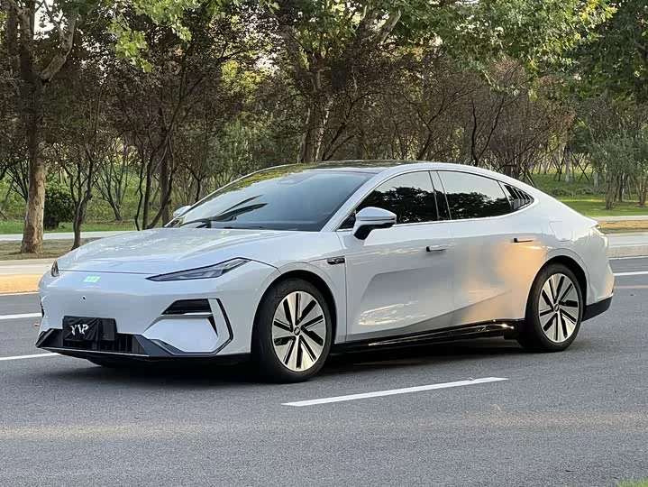 Geely Galaxy E8