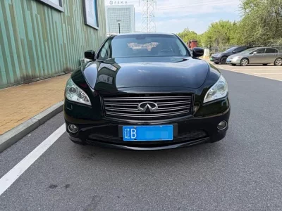 Infiniti Q70