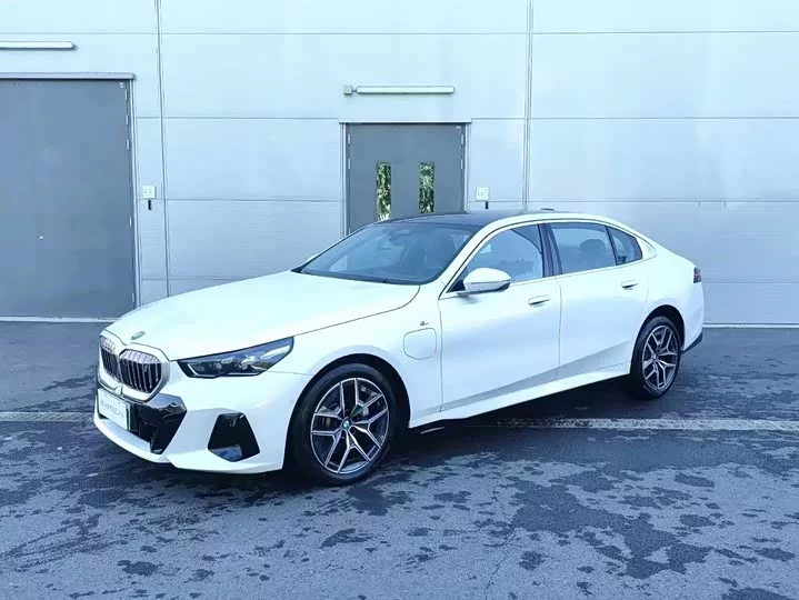 BMW i5