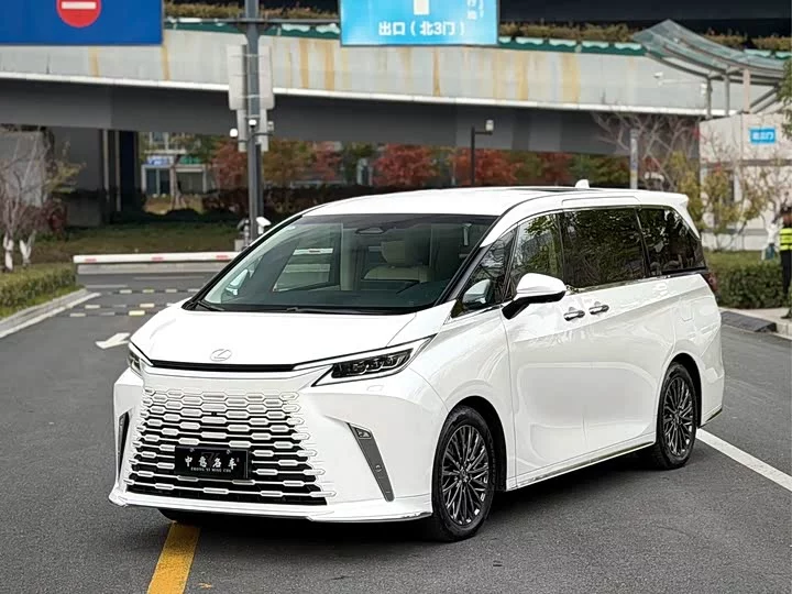 Lexus LM