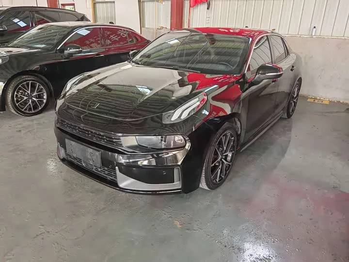 Lynk & Co 03