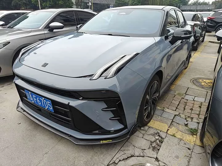 Lynk & Co 03