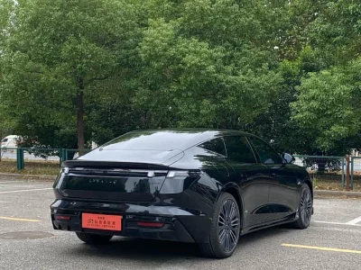 Lynk & Co 10