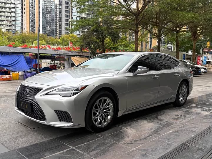 Lexus LS
