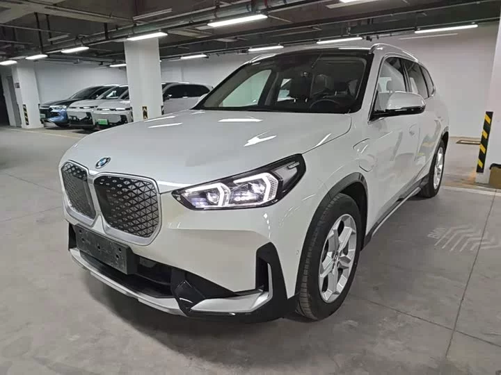 BMW iX1