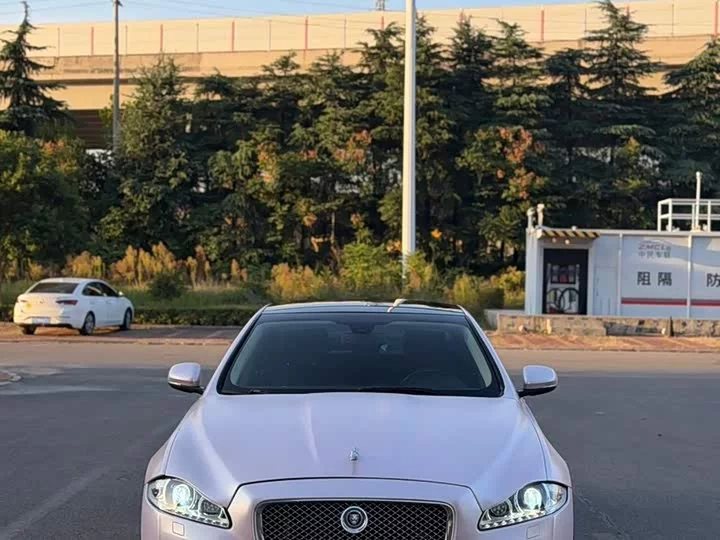 Jaguar XJ