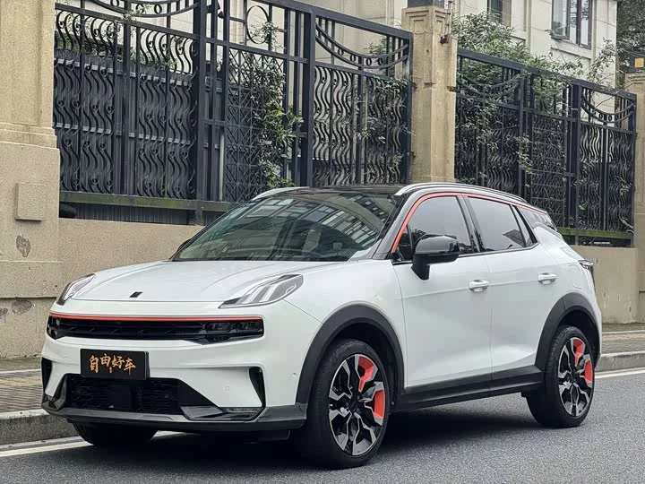 Lynk & Co 06