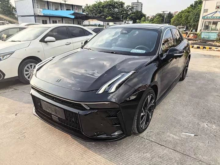 Lynk & Co 03