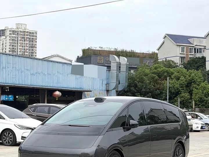 Lixiang MEGA