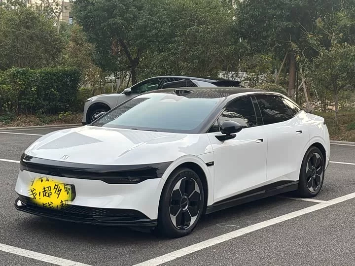 ZEEKR 007